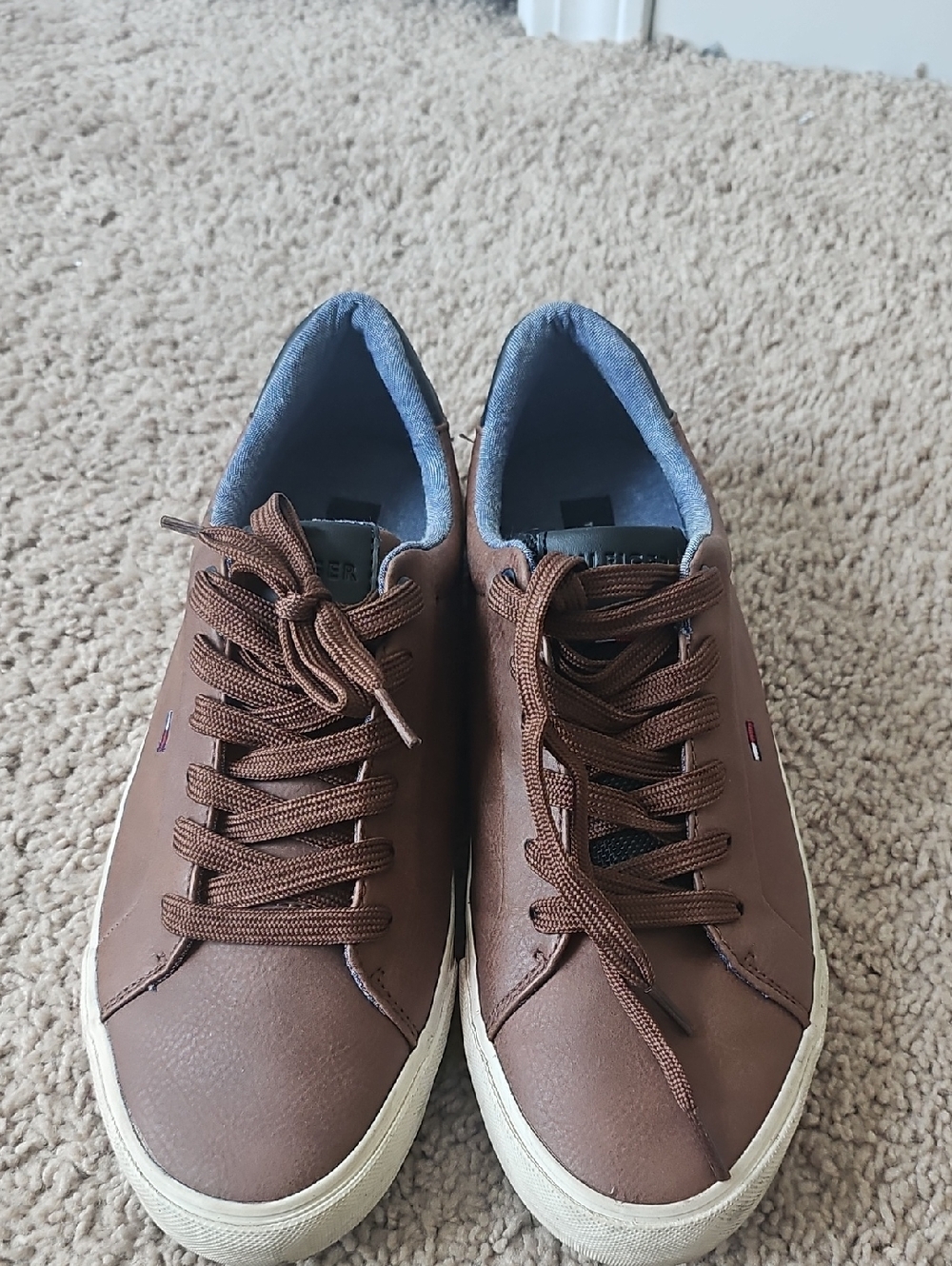 Tommy Hilfiger Ref Men’s Brown Low-Top Sneakers with White Sole